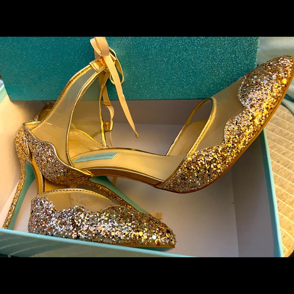 Betsy Johnson Gold glitter shoes